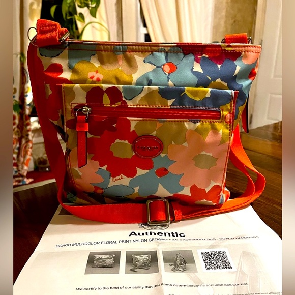 Coach Handbags - Coach get away floral